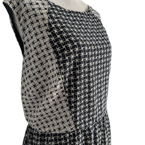 Paper Doll Dress A line Geometric print Sleeveless Keyhole back 20 Black White - Picture 4 of 11